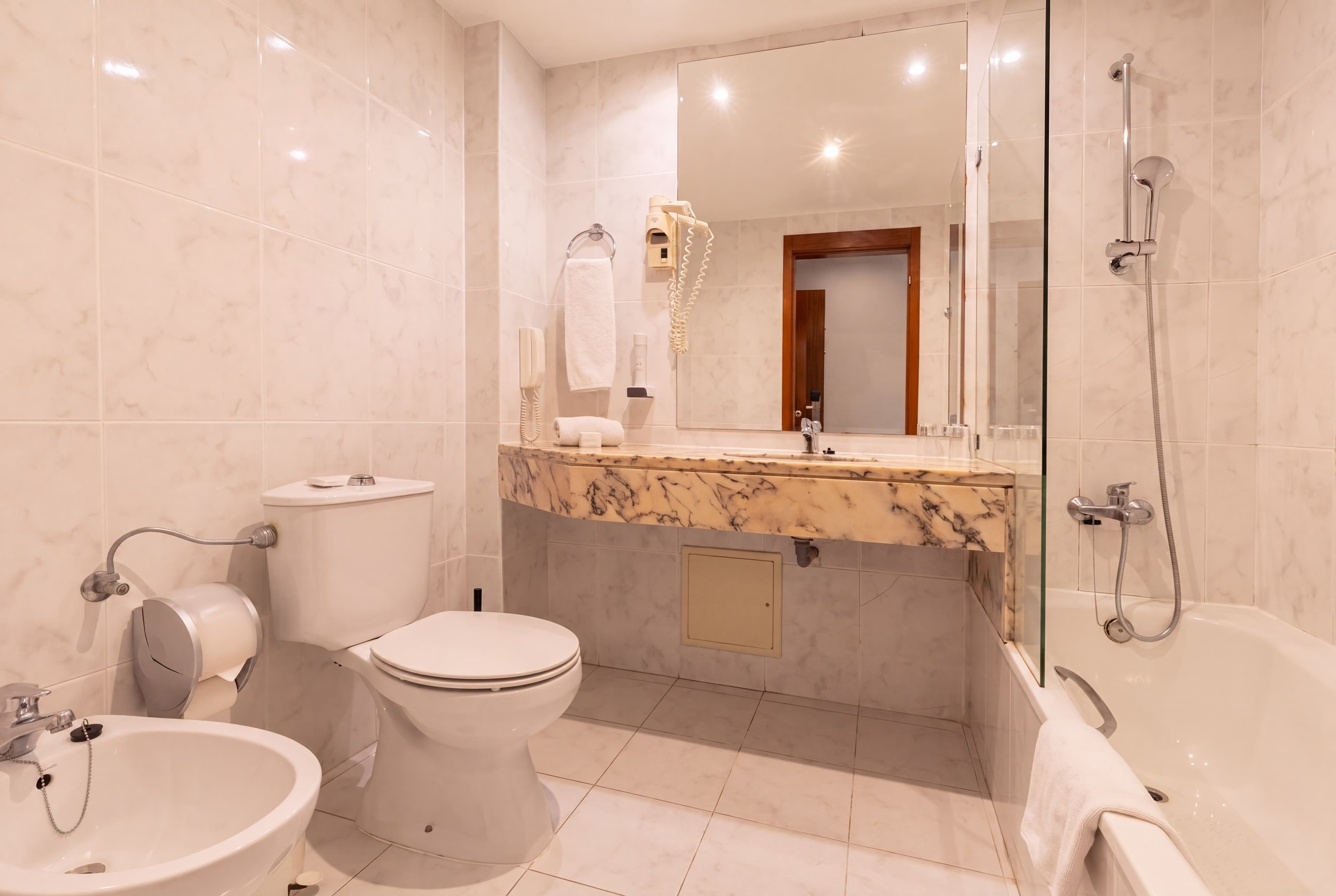 Quarto Standard Twin — image 3