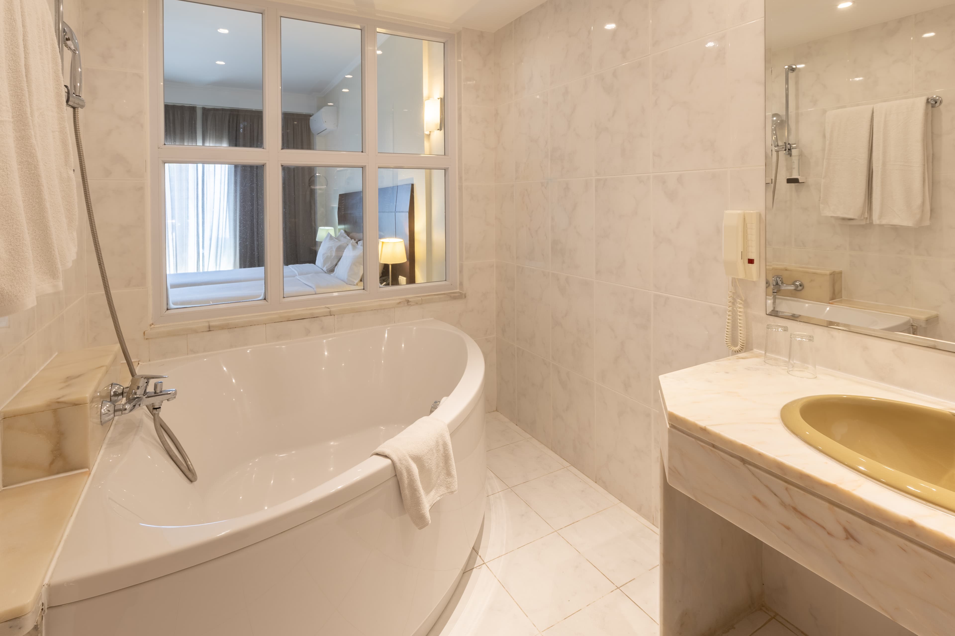 Quarto Twin Vista Piscina — image 4